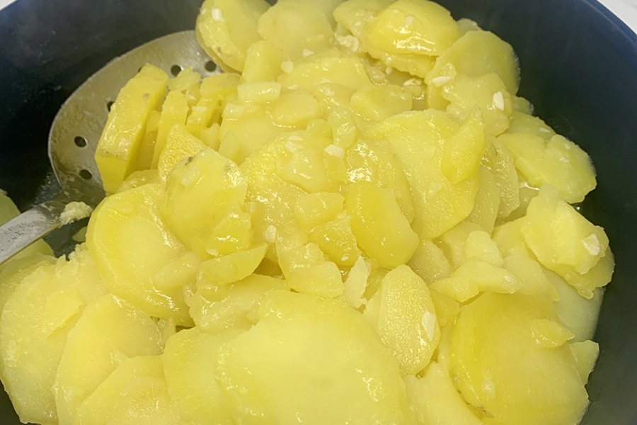 Easy Instant Scalloped Potatoes Close Up of Cooked Potato Slices in an Instant Pot